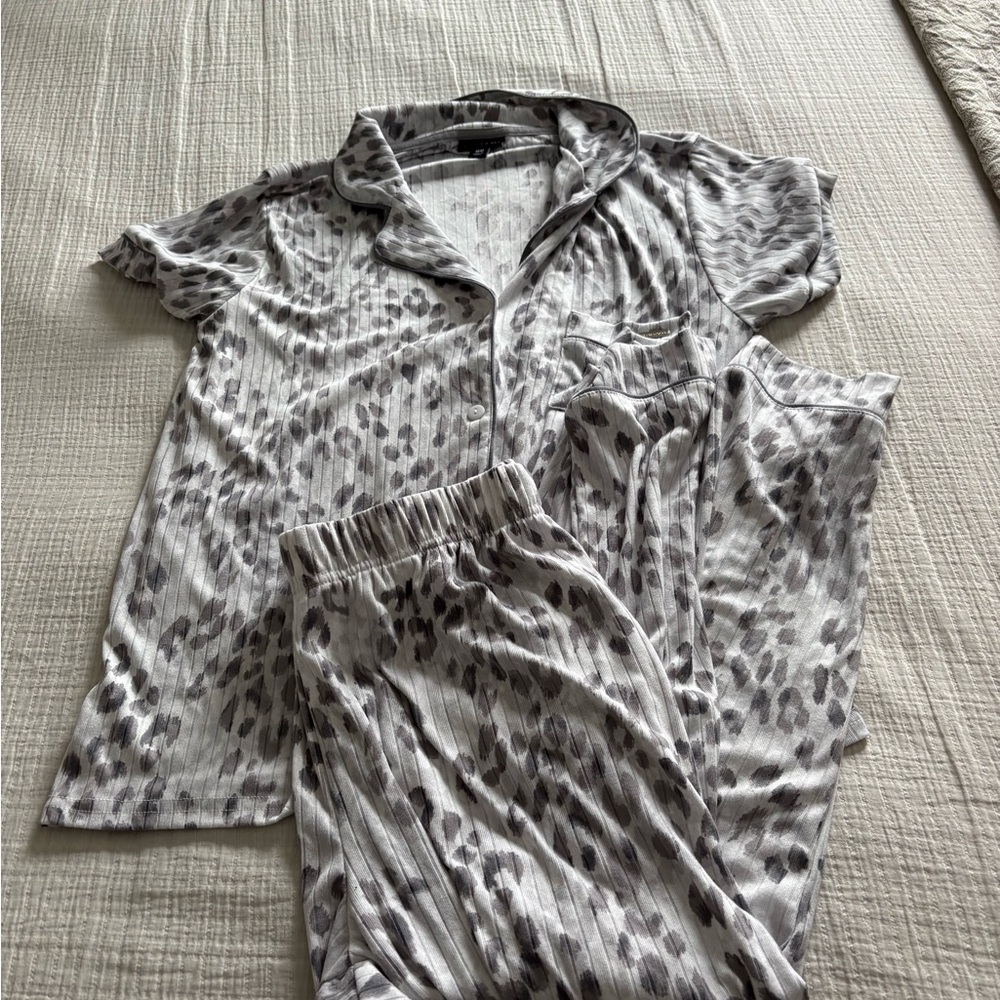 Tahari Monochrome Patterned Loungewear
